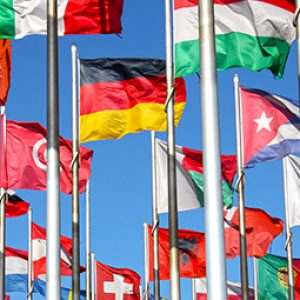 Les drapeaux internationaux représentent l'orientation globale de KMA. Outre son siège en Allemagne et une filiale en Chine, KMA travaille avec un réseau dense de partenaires de service et de vente.