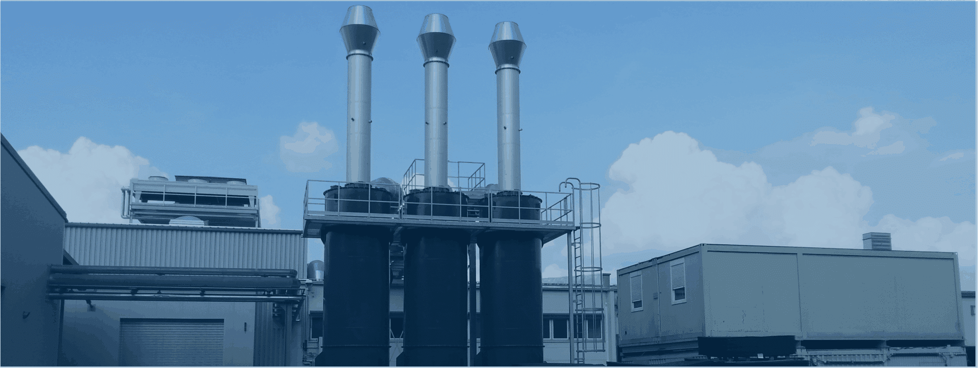 Das Gummiwerk Kraiburg installiert ein KMA Hybridfiltersystem bestehend aus Elektrofilter, Wärmetauscher und Feinkohlefilter.